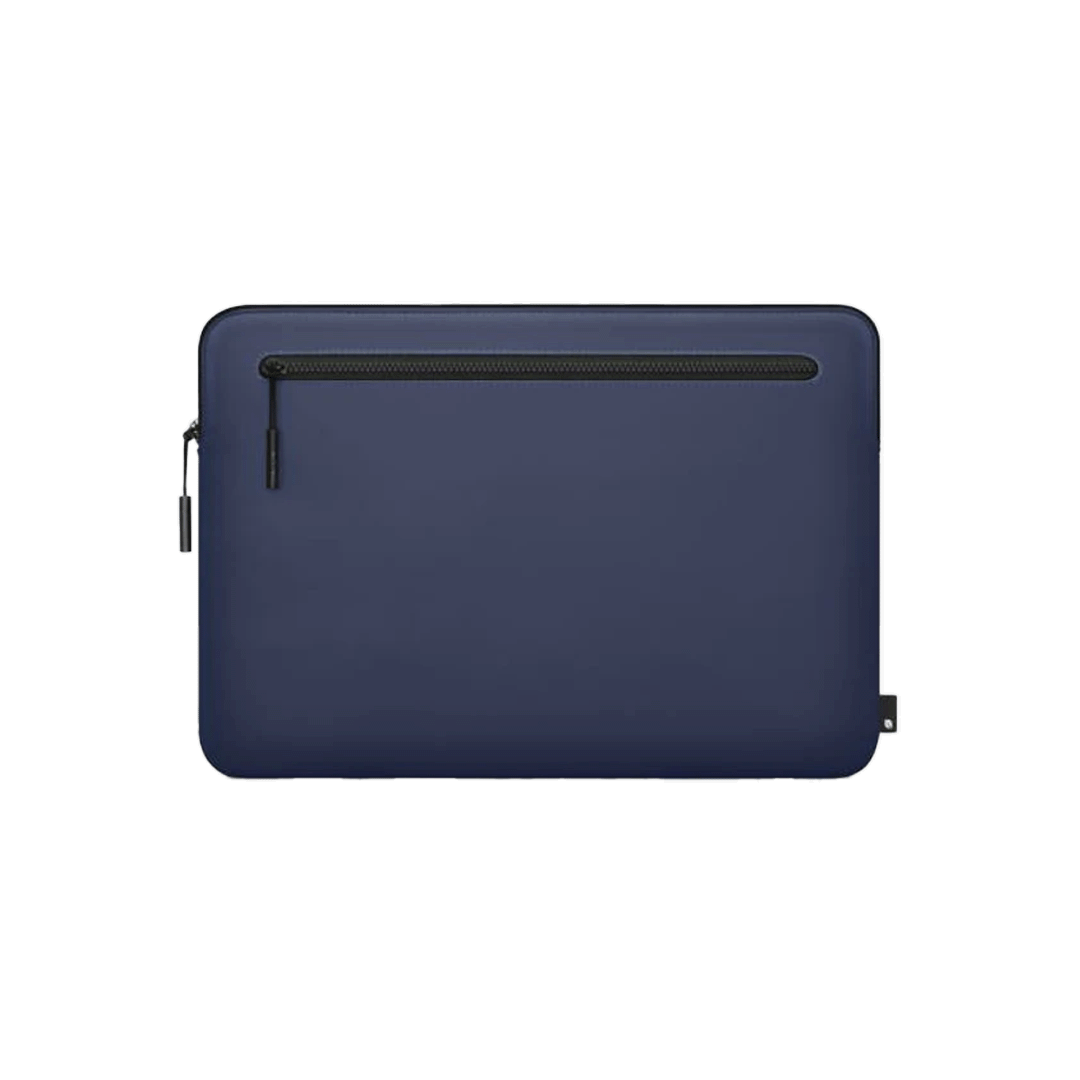 [INMB100614-NVY] Incase Funda Compacta in Flight Nylon para MacBook Pro 15/16" - Azul Marino